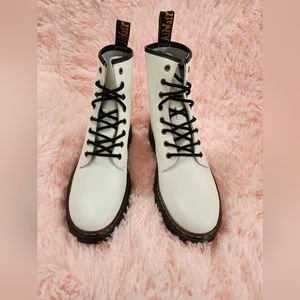 Doctor Martens White Zavala Combat Boots PLEASE READ FULL DESCRIPTION